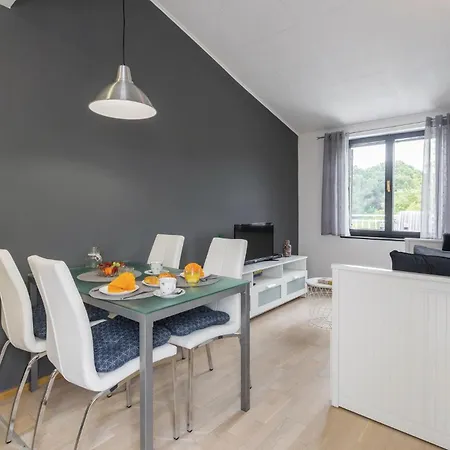 One-bedroom In Lägenhet Poreč